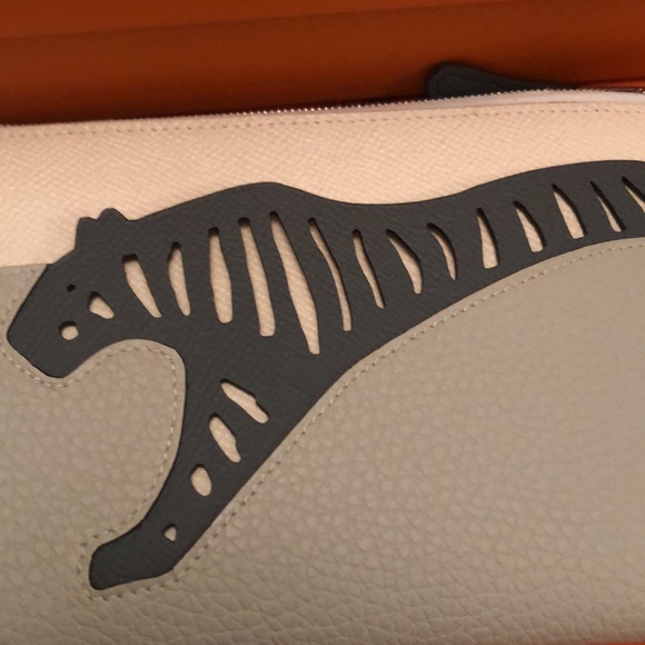 AUTHENTIC! Brand New! RARE Roo Roo Wallet Pouch - Picture 6 of 6